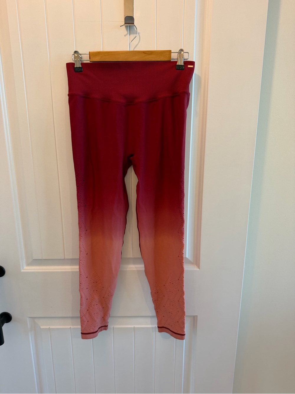 PINK Victoria's Secret Ombre Maroon to Peach Leggings